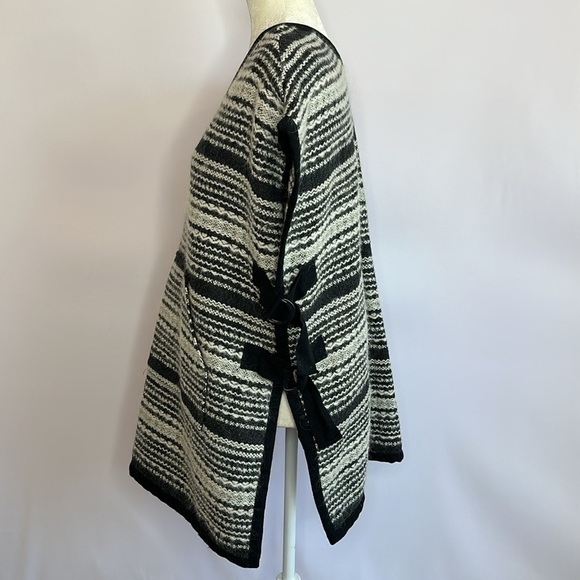 Gryphon Anthropologie Poncho Sweater - Picture 4 of 10